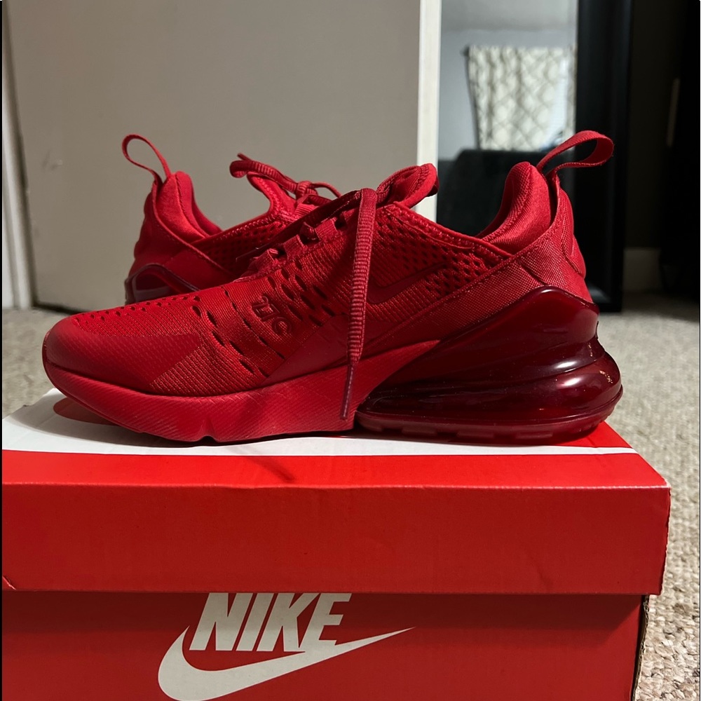 Nike Air Max 270.